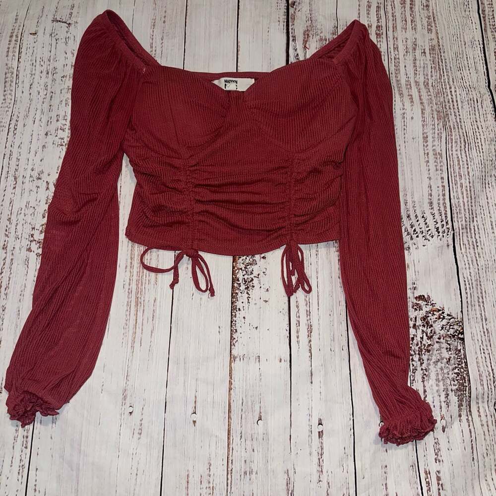 Madden NYC Women's Red Ribbed Ruched Long Sleeve Sweetheart Crop Top